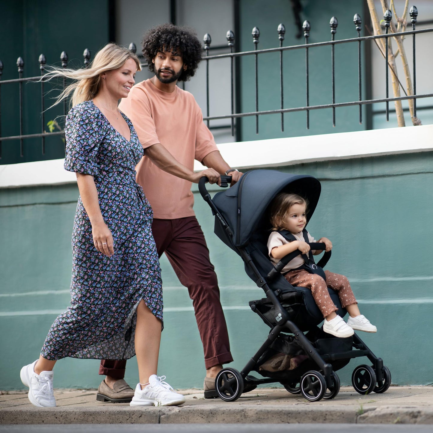 Maxi-Cosi Lara2 Silla de Paseo Ligera y Compacta, Plegado Automático, de 0-4 Años (hasta 22 kg), Essential Black